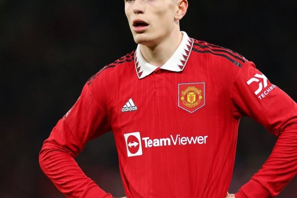 ¿Qué pasó? Garnacho fue interrogado por el DT del Manchester United