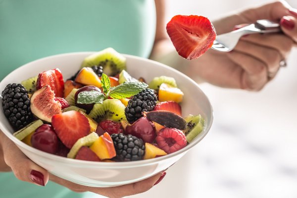 Mejor que las naranjas, la fruta excepcionalmente rica en vitamina C que recomiendan los expertos en nutrición de la Universidad Complutense
