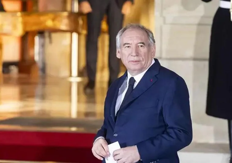 El primer ministro de Francia propone un Gobierno de coalición sin los partidos de Le Pen y Mélenchon