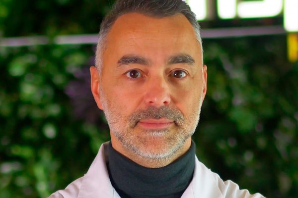 Carlos Portinha, médico y cirujano capilar: 