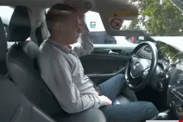 Recoleta: dos diplomáticos rusos se negaron a hacerse el control de alcoholemia y se atrincheraron en el auto