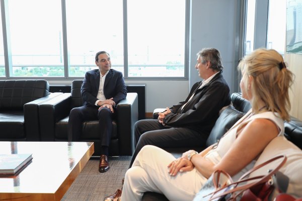 Valdés se reunió con el titular de la EBY: no se sabe si hablaron de las obras paradas en Añá Cuá