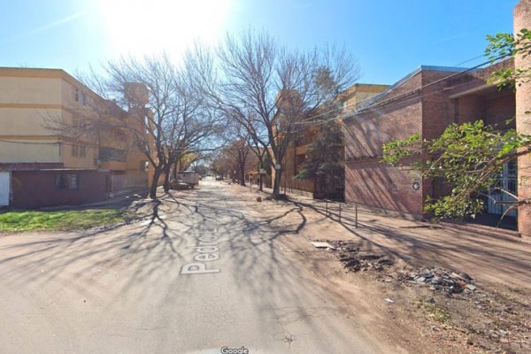 Tras un discusión un joven intentó apuñalar a su madre y ella lo encerró para escapar