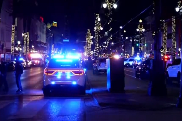 Al menos 10 muertos y 30 heridos en un atropello masivo y posterior tiroteo en Nueva Orleans
