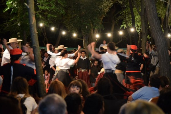 Venite al campo a vivir “La noche de los almacenes”