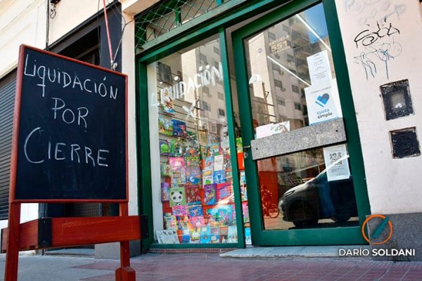 La actual recesión lleva a la emblemática librería Rayuela a cerrar sus puertas
