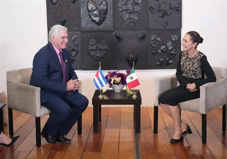 La presidenta de México estrecha lazos con la dictadura cubana