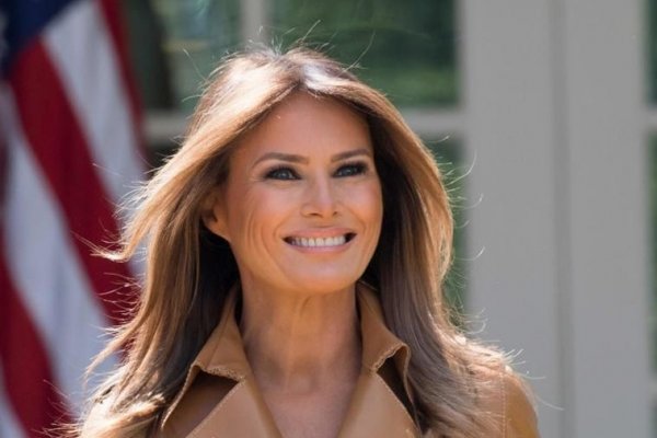 Melania Trump también regresa, y esta vez se muda el primer día