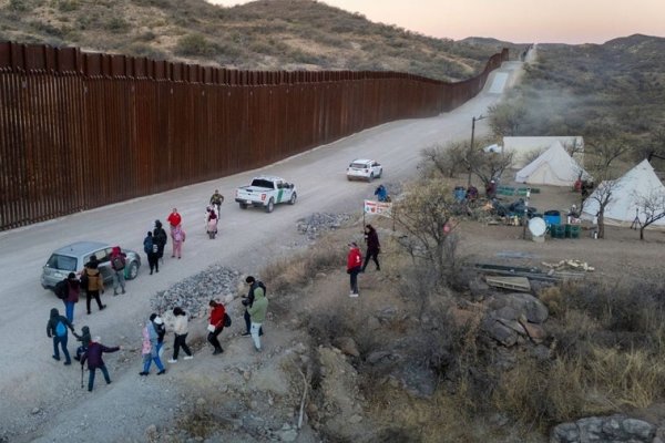 Cerrojazo en la frontera: los inmigrantes se quedan a las puertas de EE.UU.