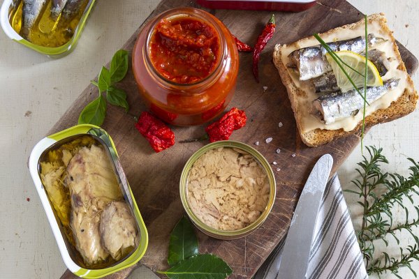 ¿Es bueno cenar solo conservas de pescado? Dos expertas en nutrición responden