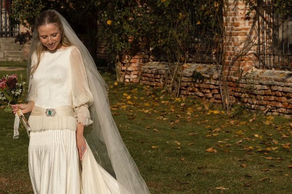 La novia madrileña que llevó un vestido especial inspirado en el broche de su bisabuela