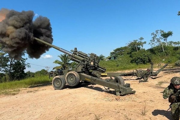 El conflicto armado en Colombia arrincona a Petro, que pide ayuda a Maduro