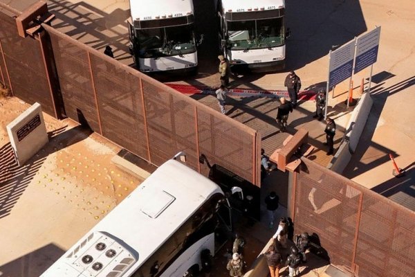 Trump se impone y México acepta cuatro vuelos con deportados solo «mexicanos»