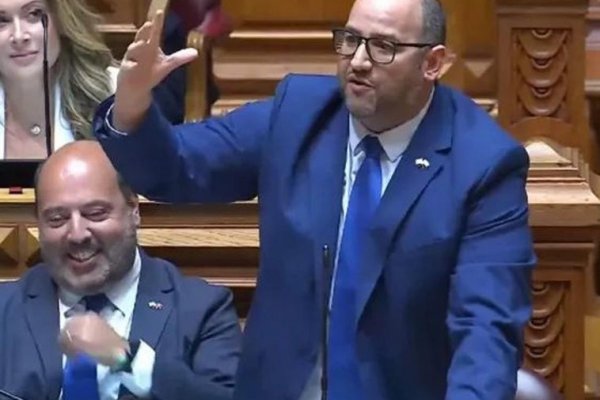 Escándalo en Portugal: un exdiputado de extrema derecha robaba maletas en el aeropuerto y vendía la ropa en internet