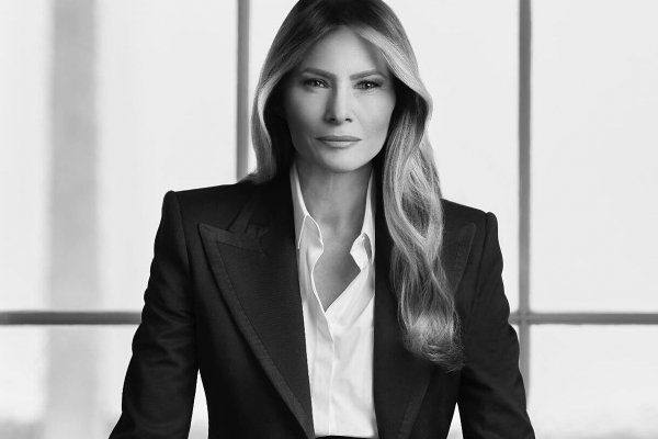 Todo lo que quiere decir Melania Trump, la jefa de la Casa Blanca, con su primera foto oficial como Flotus