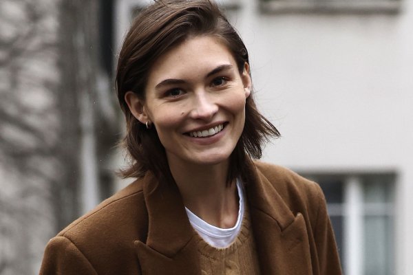 Estos cortes de pelo corto que hemos visto en París te convencerán para cambiar de look en 2025