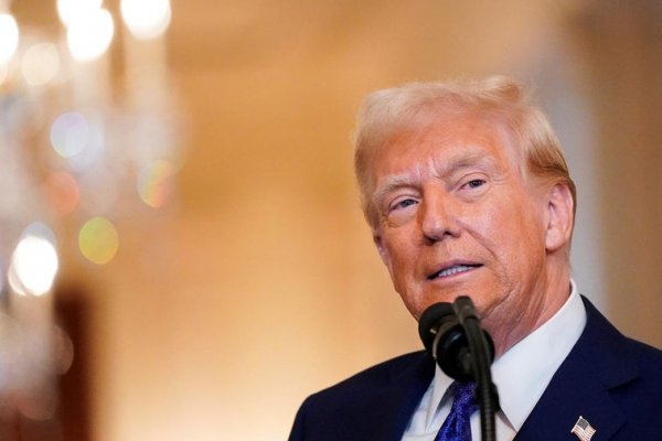 Trump anuncia que usará la base de Guantánamo para confinar inmigrantes irregulares