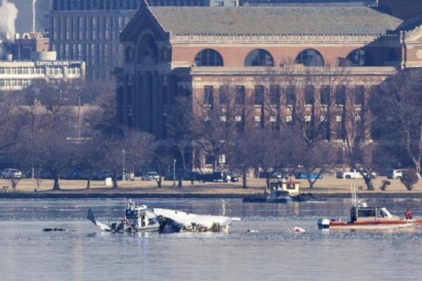 El helicóptero involucrado en el trágico accidente en Washington se salió del trayecto que tenía designado