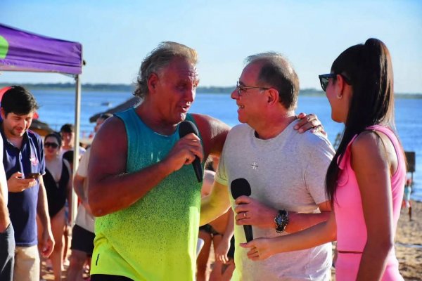TASSANO BEACH! El intendente correntino con remera de gobernador 2025