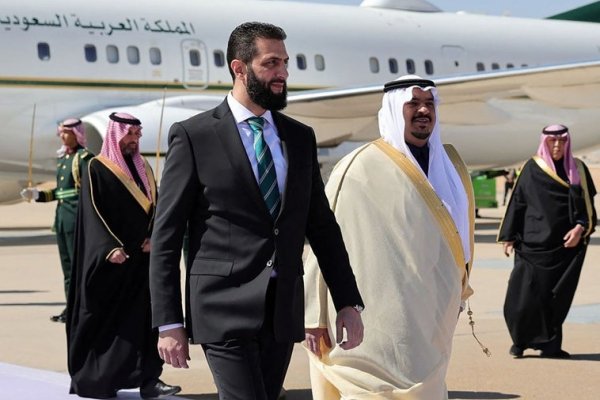 El presidente interino sirio visita Arabia Saudí en su primer viaje oficial al extranjero