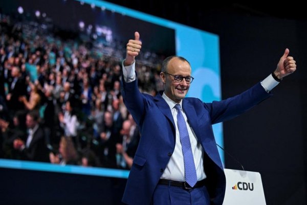 El líder de la CDU recibe el respaldo cerrado de su partido a su estrategia contra la inmigración