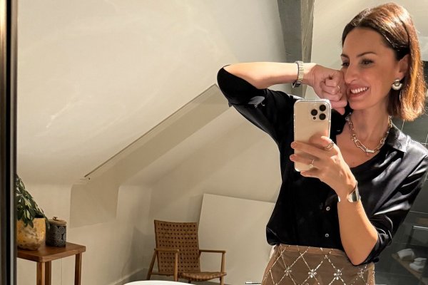 La invitada más elegante de este fin de semana lleva un dos piezas con una falda joya de Zara