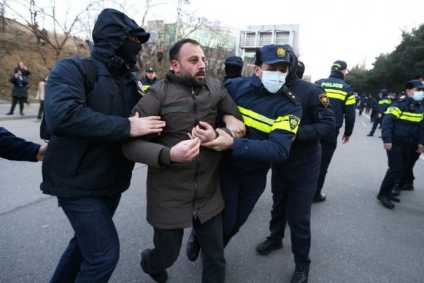 Detenidos dos líderes opositores y una veintena de manifestantes en una nueva serie de protestas proeuropeas en Georgia