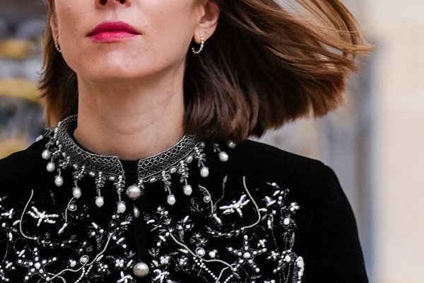 8 perfumes de invierno que aman las francesas porque son cálidos y duran todo el día