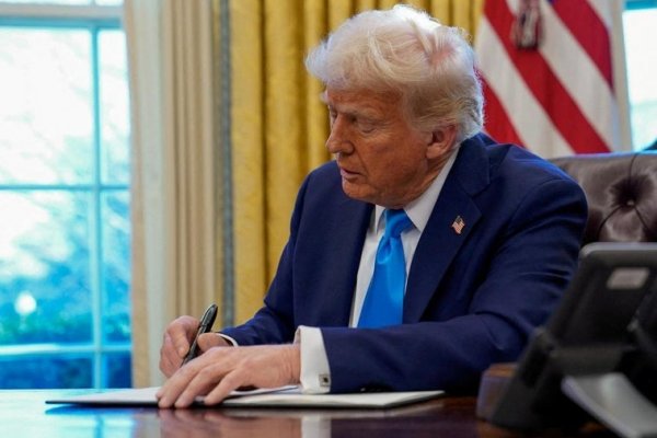 EE.UU. adopta las primeras sanciones contra Irán de la era Trump, centradas en el petróleo