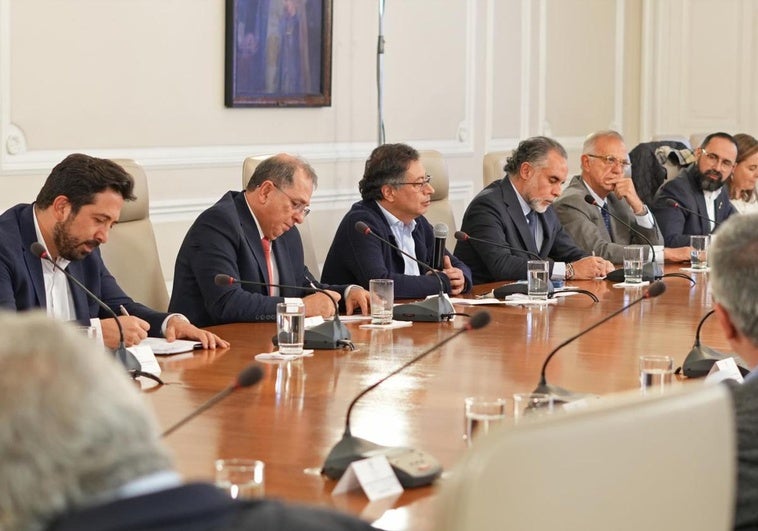 Petro pide la renuncia de todo el gabinete por un polémico Consejo de Ministros televisado | Corrientes Hoy