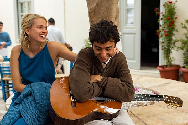 Lo que no cuentan las comedias románticas sobre el amor y podemos aprender en dos series y una película estupendas