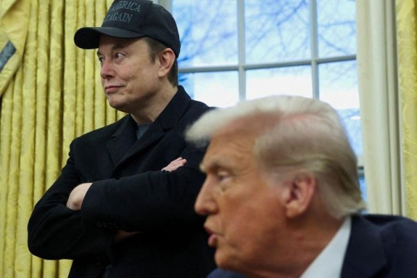 Trump y Musk ordenan a las agencias federales despedir a los empleados en periodo de prueba