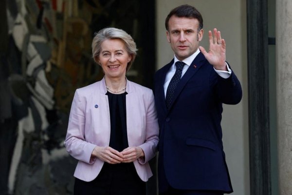 Macron habla con Trump poco antes de comenzar la cumbre urgente de líderes europeos en París