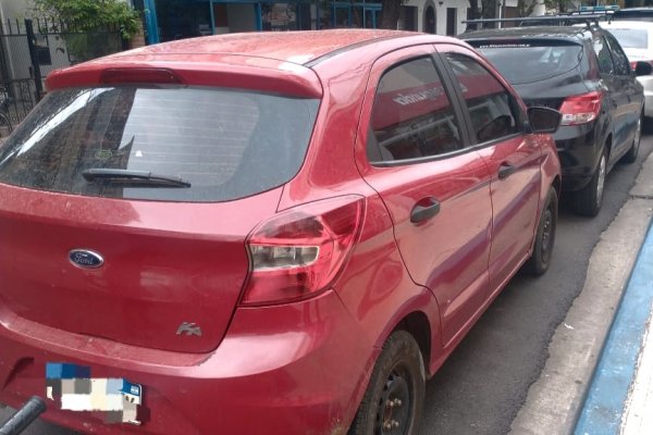 EN PLENO CENTRO! Secuestran un auto a metros de la Facultad de Medicina