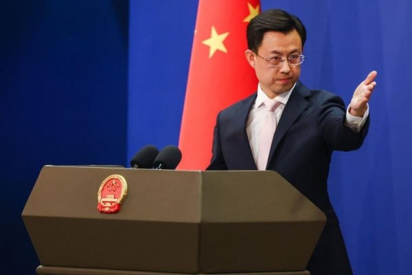 China celebra las conversaciones entre Estados Unidos y Rusia mientras aspira a participar