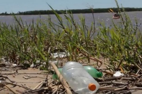 Revelan que en el río Paraná, el 70%de contaminación es por plásticos