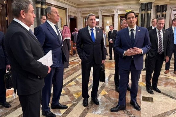 EE.UU. y Rusia acuerdan crear equipos de alto nivel para el fin de la guerra sin contar con Ucrania ni la UE