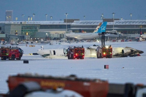 «Aterrizábamos con normalidad y al minuto estábamos boca abajo»: supervivientes del accidente de Toronto relatan el 'milagro'