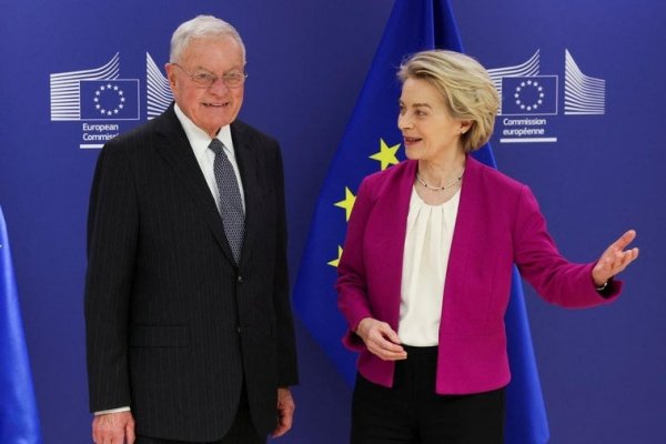 Von der Leyen garantiza al enviado de Trump que la UE elevará su asistencia militar a Ucrania: «Es un momento crítico»