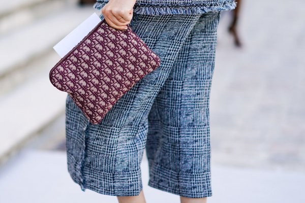 Desde que vi este look de Carolina Herrera, pienso que las bermudas largas son tan elegantes como una falda midi
