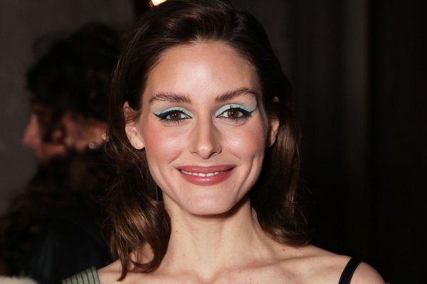 La sombra de ojos que llevan las chicas más cool en Milán será pura tendencia esta primavera y resalta el color de ojos
