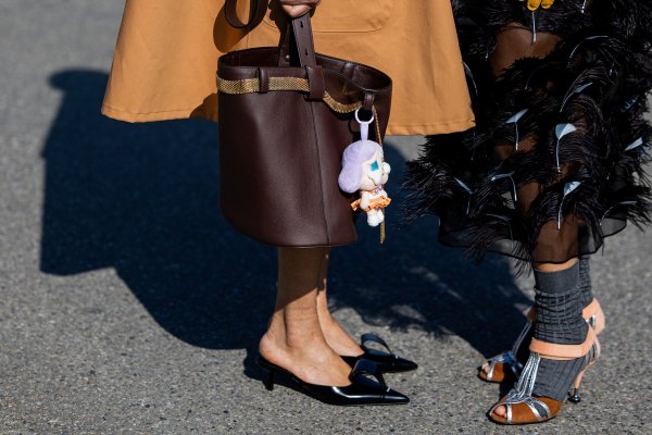 Las invitadas de Prada dicen que este detalle de tu look lo cambiará todo esta primavera