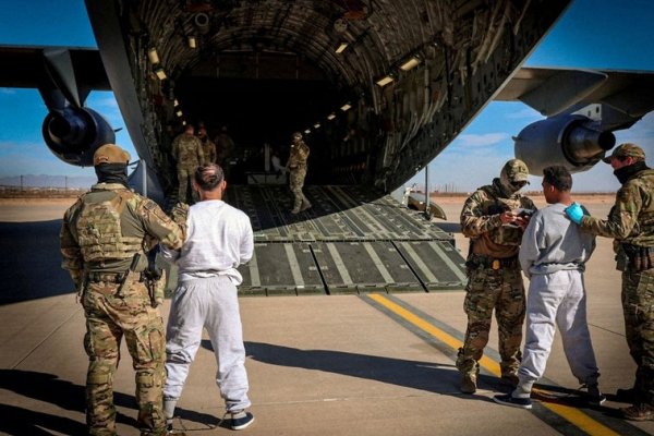 EE.UU. deporta a Cuba más de cien migrantes irregulares como parte de las  de políticas migratorias más estrictas