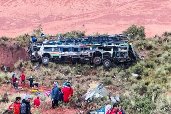 Al menos 31 muertos en nuevo accidente de carretera en Bolivia