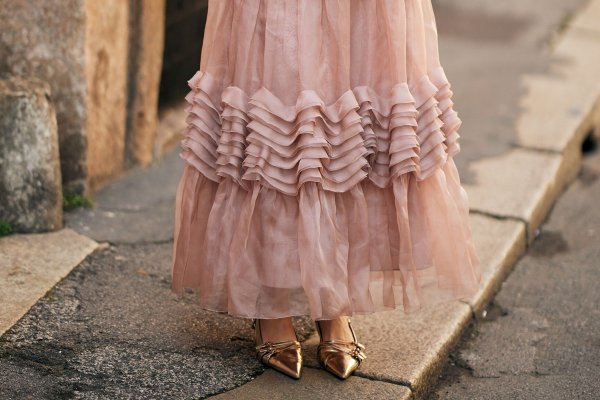 Las 4 faldas midi de la primavera, de la que hace un guiño al boho a la que te hará vestir impecable