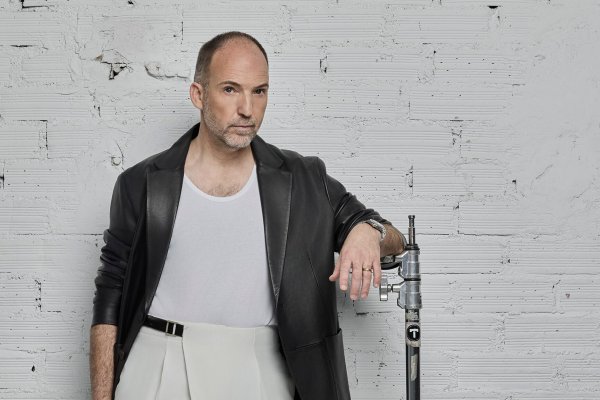 Roberto Siguero cuenta en su libro los secretos de maquillaje de las mujeres más guapas de España