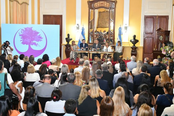 MUJERES! Valdés rinde homenaje por el 8 de marzo en la Gobernación