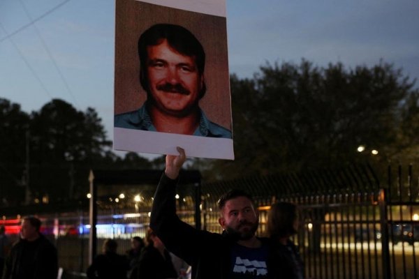 Vuelve el pelotón de fusilamiento: EE.UU. ajusticia a un reo con un método de otra época