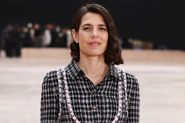 Las chicas Chanel saben cómo vestir elegante en 2025: de Carlota Casiraghi a Inès de la Fressange