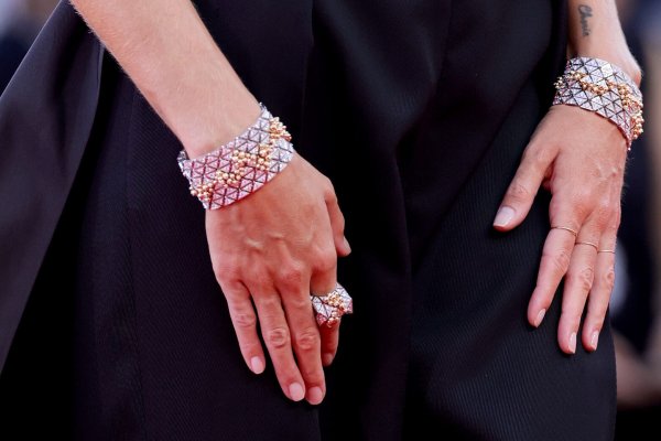 Las uñas sin esmalte se imponen a la tiranía de las manicuras y son tendencia 2025